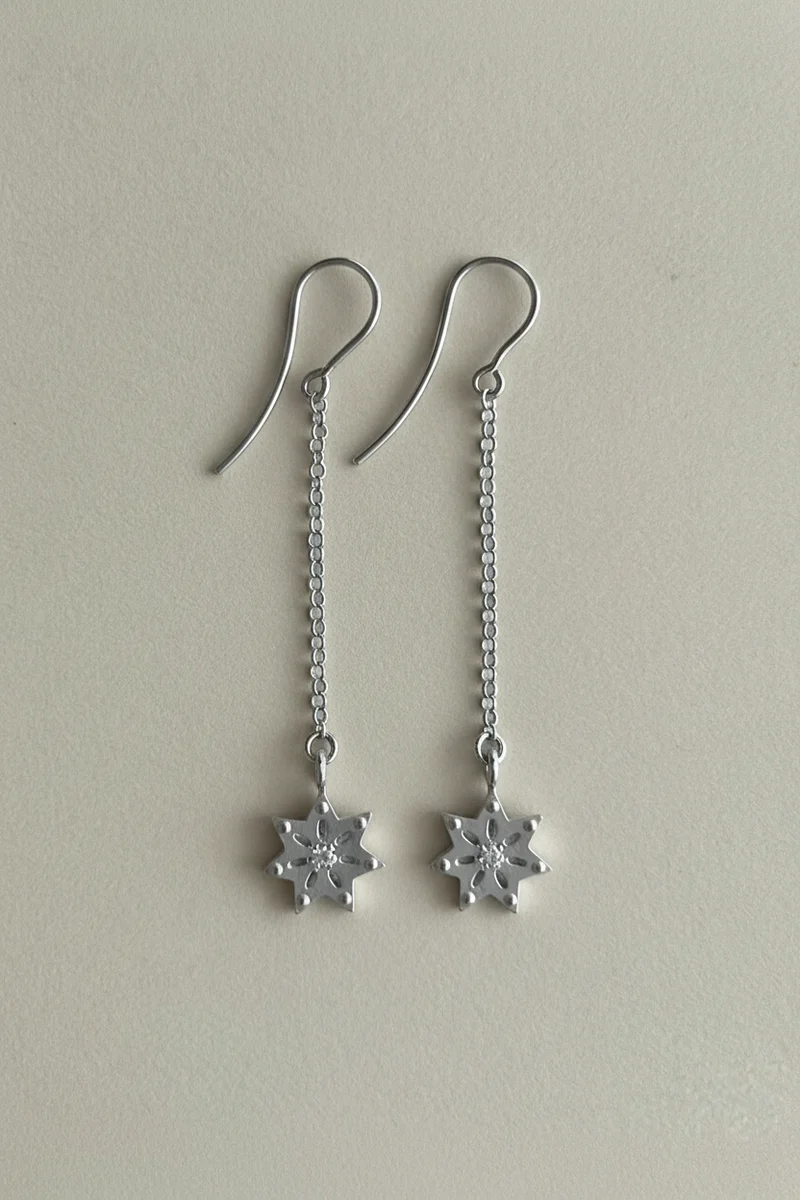 STAR*ina Lange Ohrringe mit Zirkonia von V Design Lab