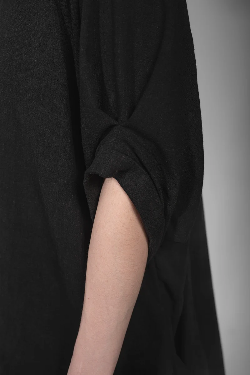 eigensinnig wien | Foucault | Schwarze Designer Longbluse aus Leinen für Damen
