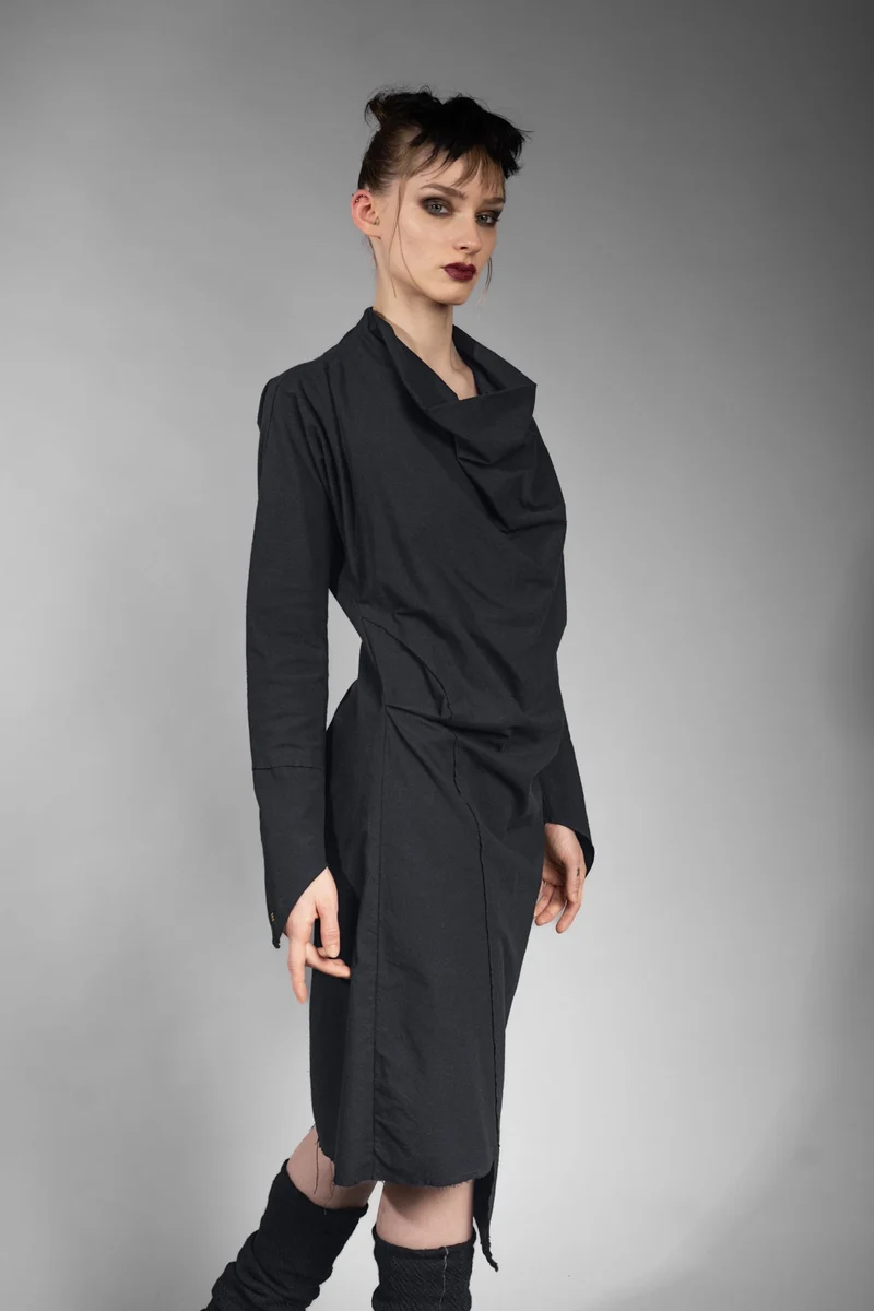 eigensinnig wien | Charleston | Asymmetrisches, schwarzes Kleid in außergewöhnlichem Design aus Seide
