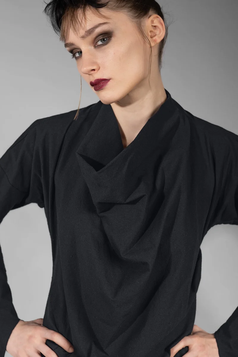 eigensinnig wien | Charleston | Asymmetrisches, schwarzes Kleid in außergewöhnlichem Design aus Seide