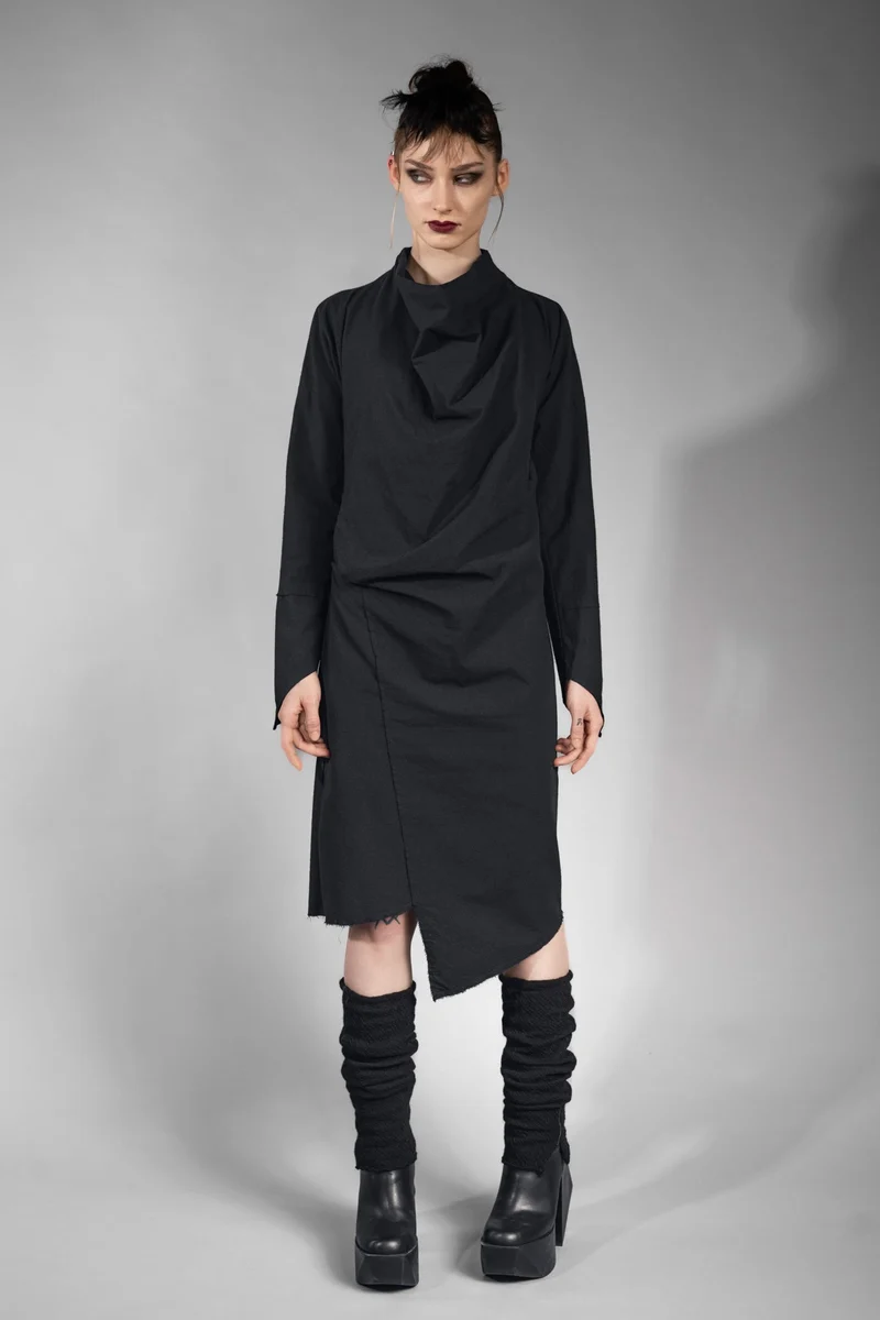 eigensinnig wien | Charleston | Asymmetrisches, schwarzes Kleid in außergewöhnlichem Design aus Seide
