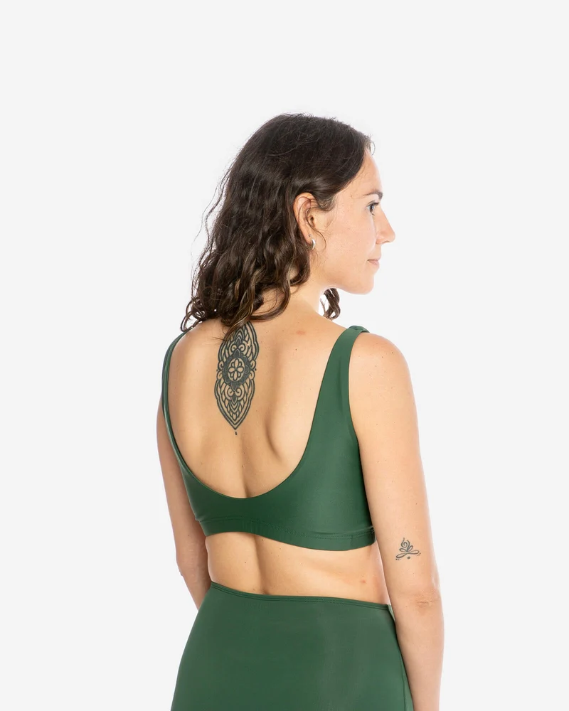 Dunkelgrünes Bikinioberteil Surf aus nachhaltigem Econyl von Matona