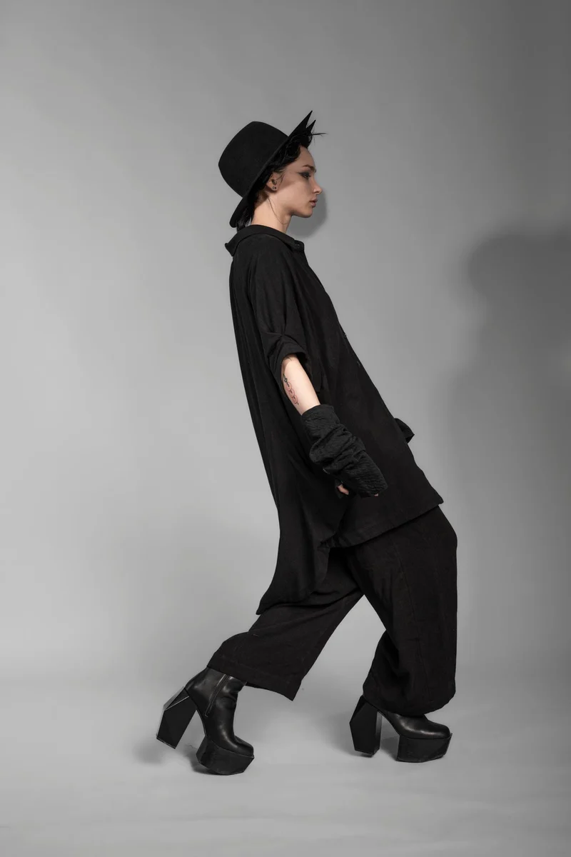 eigensinnig wien | FouYos | Schwarzes Oversize Baggy Pants Outfit für Damen aus Leinen