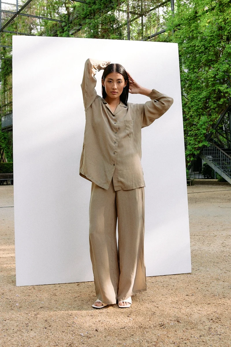 Woven Cupro Leisure Pants - coriander - von Moya Kala
