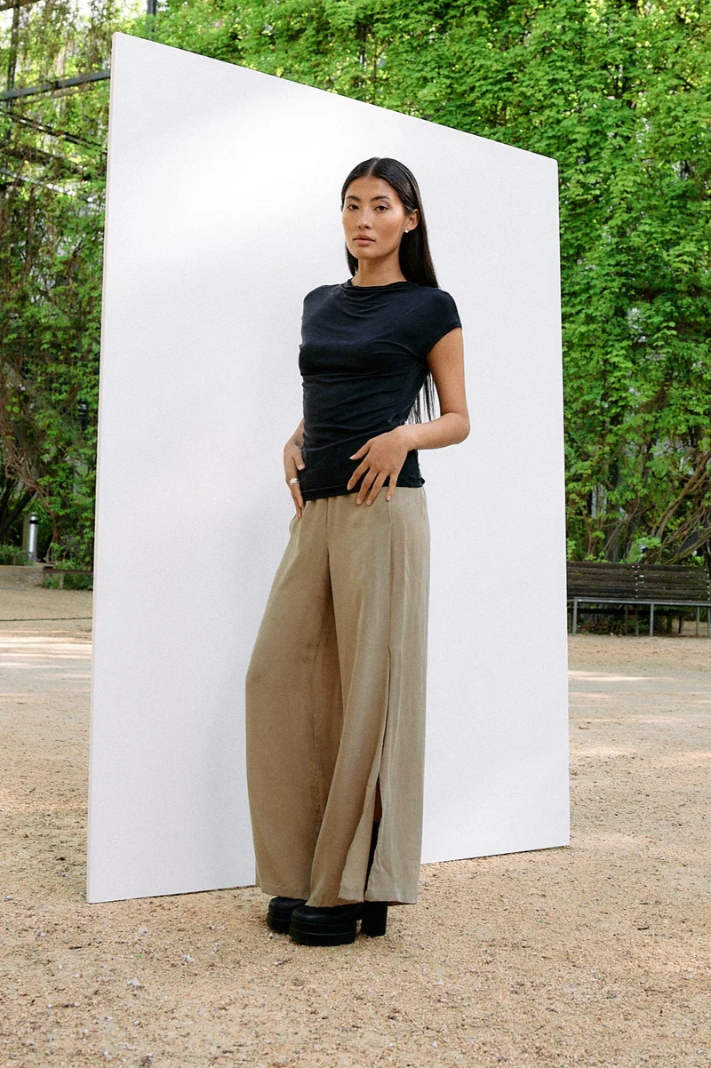 Woven Cupro Leisure Pants - coriander - von Moya Kala