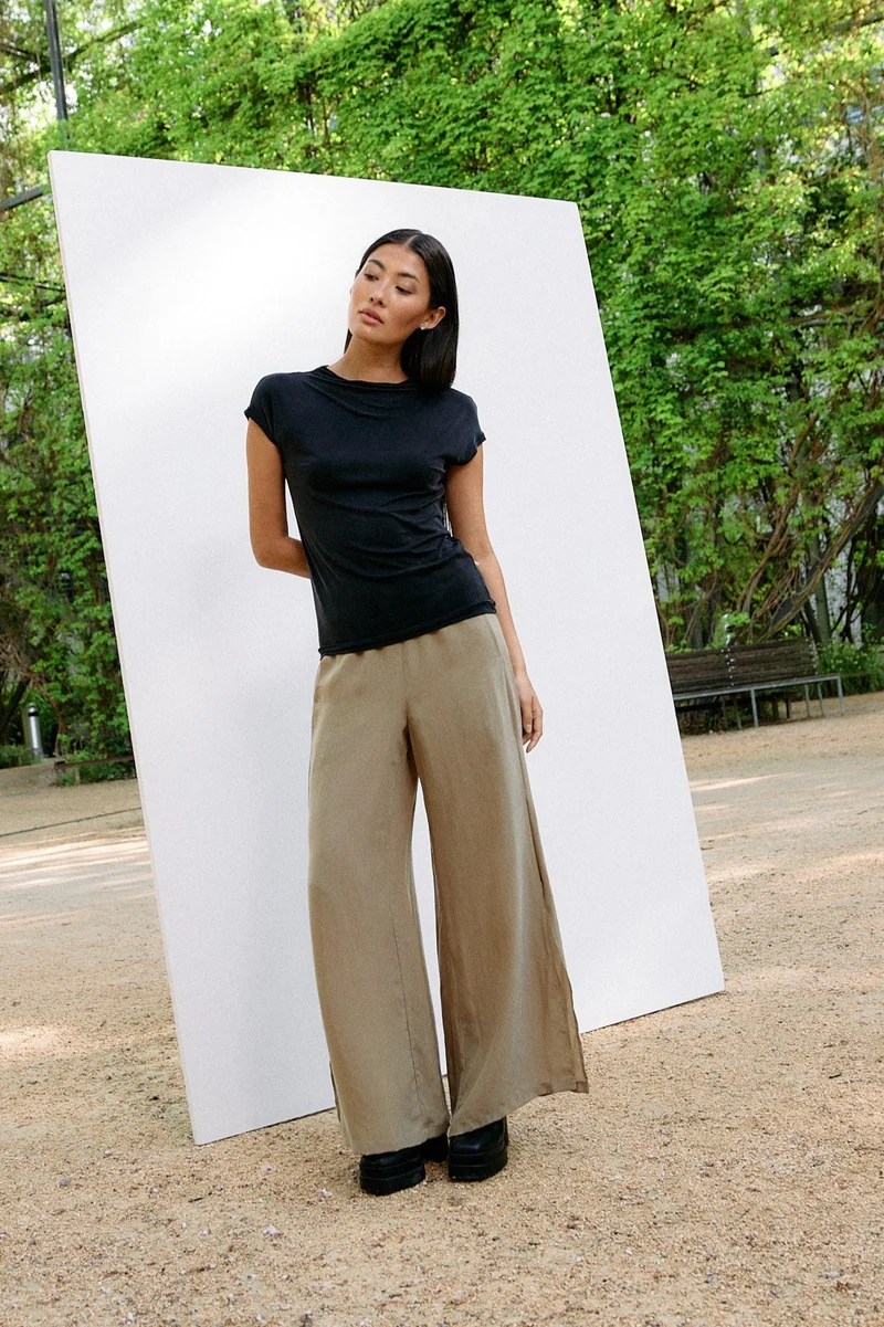 Woven Cupro Leisure Pants - coriander - von Moya Kala
