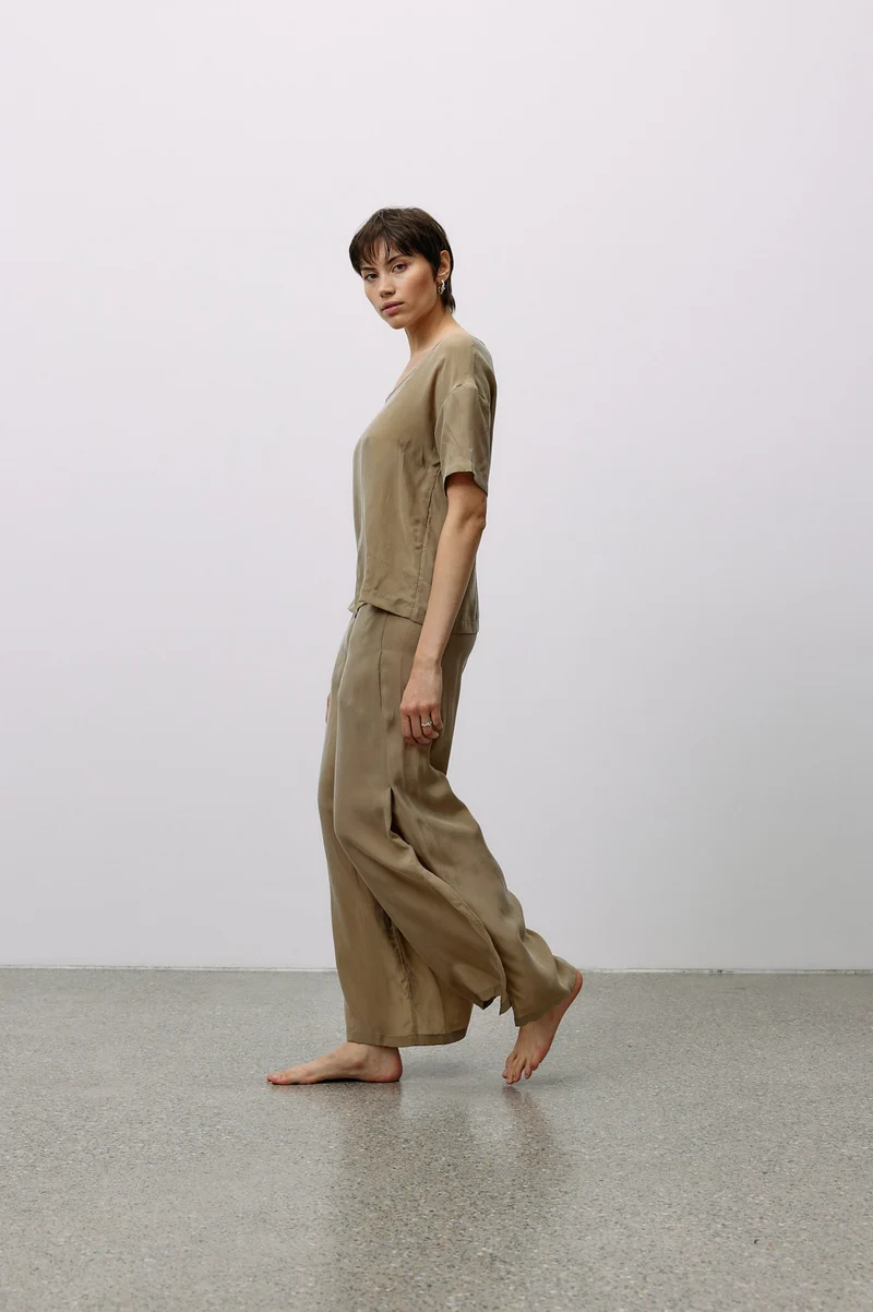 Woven Cupro Leisure Pants - coriander - von Moya Kala