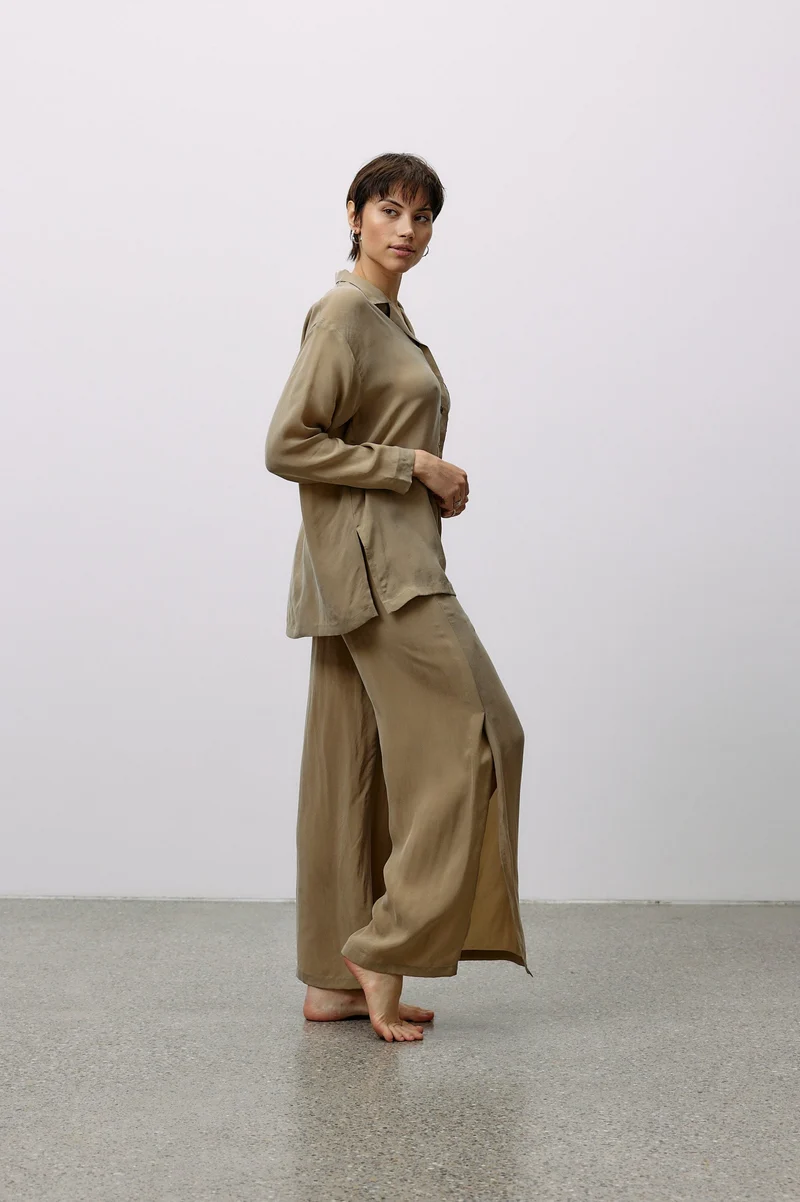 Woven Cupro Leisure Pants - coriander - von Moya Kala