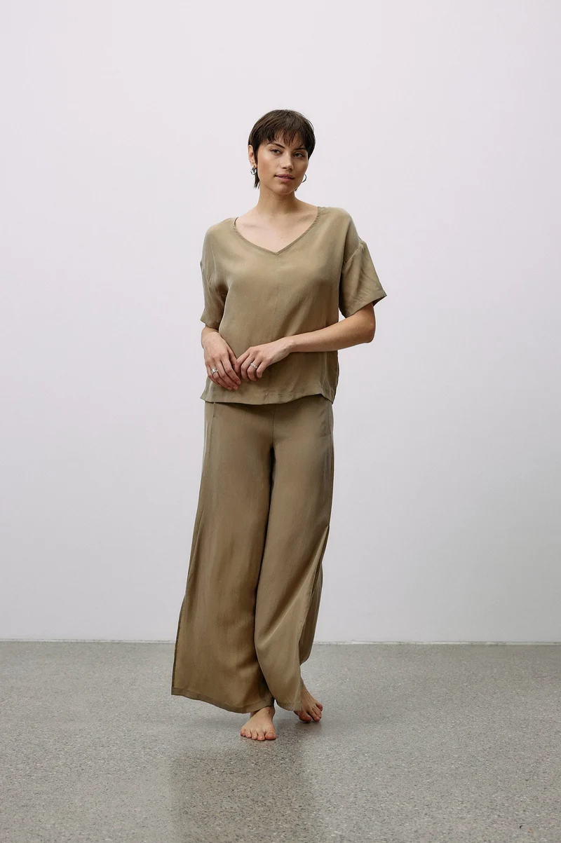 Woven Cupro Reversible Top - coriander - von Moya Kala