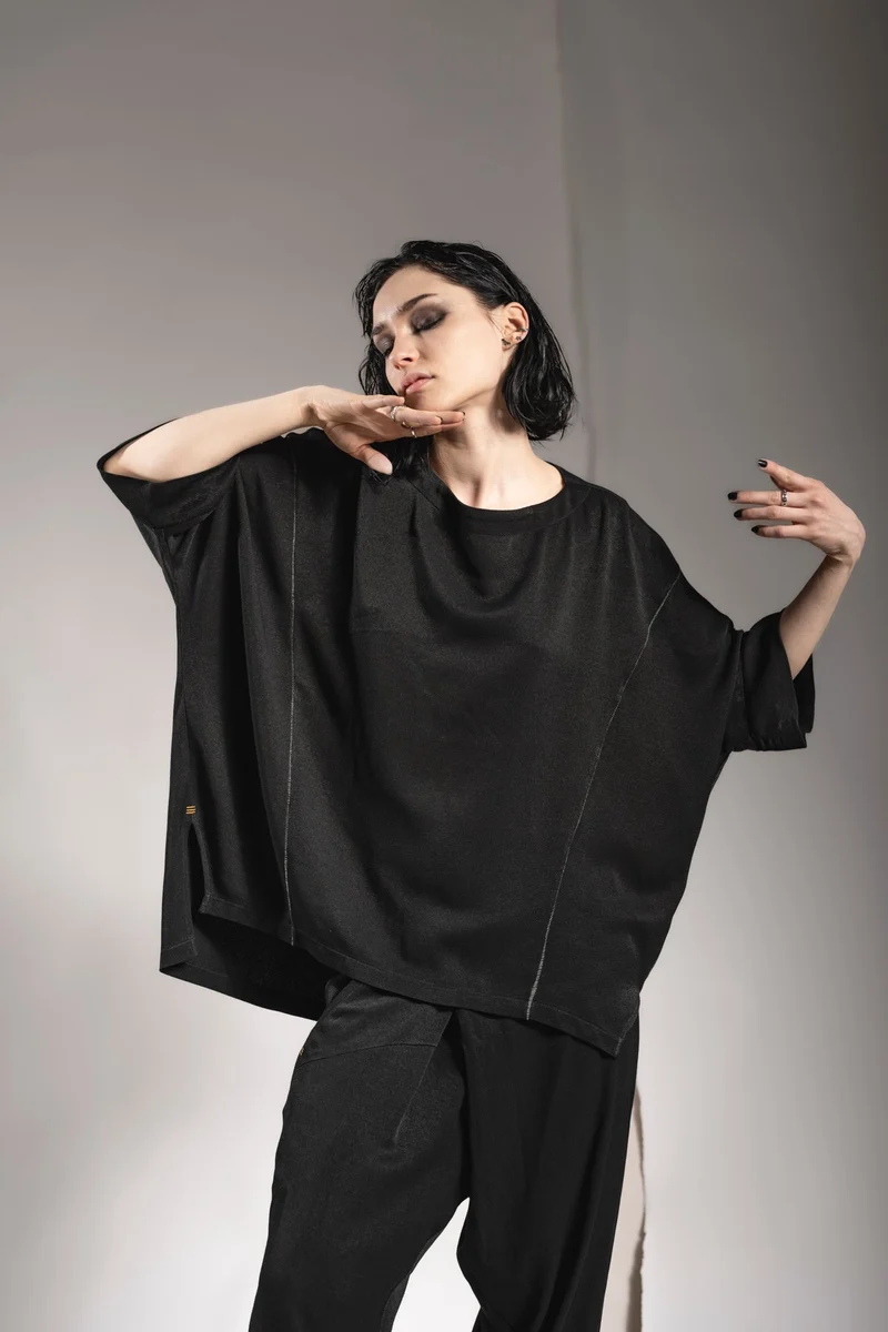 eigensinnig wien | Rosa | Oversize Designer T-Shirt für Damen in Schwarz