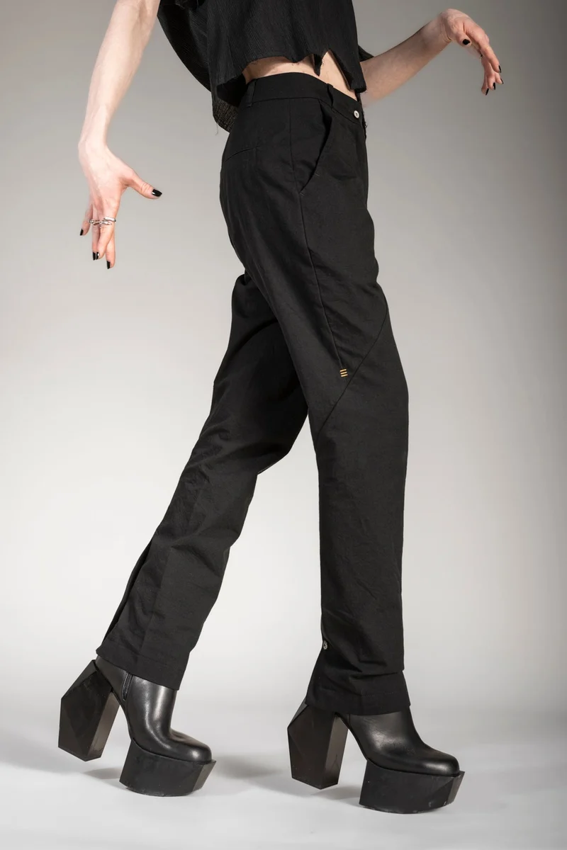 eigensinnig wien | Victoria | Schwarze Designer Chino Hose für Damen aus japanischer Baumwolle