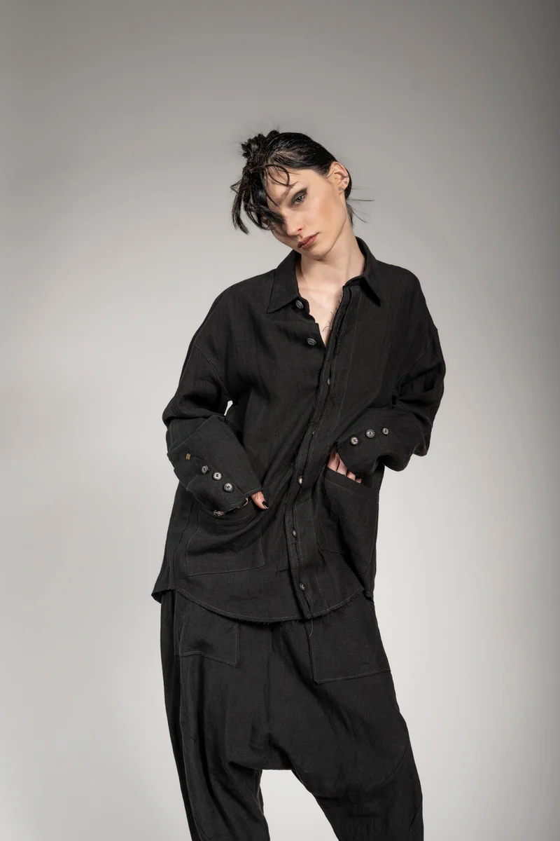 eigensinnig wien | Thoreau | Designer Leinen Overshirt in Schwarz