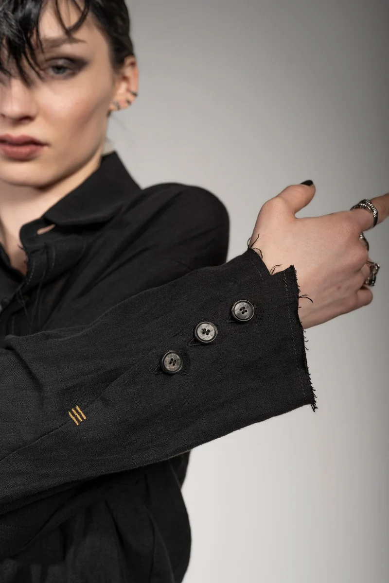 eigensinnig wien | Thoreau | Designer Leinen Overshirt in Schwarz