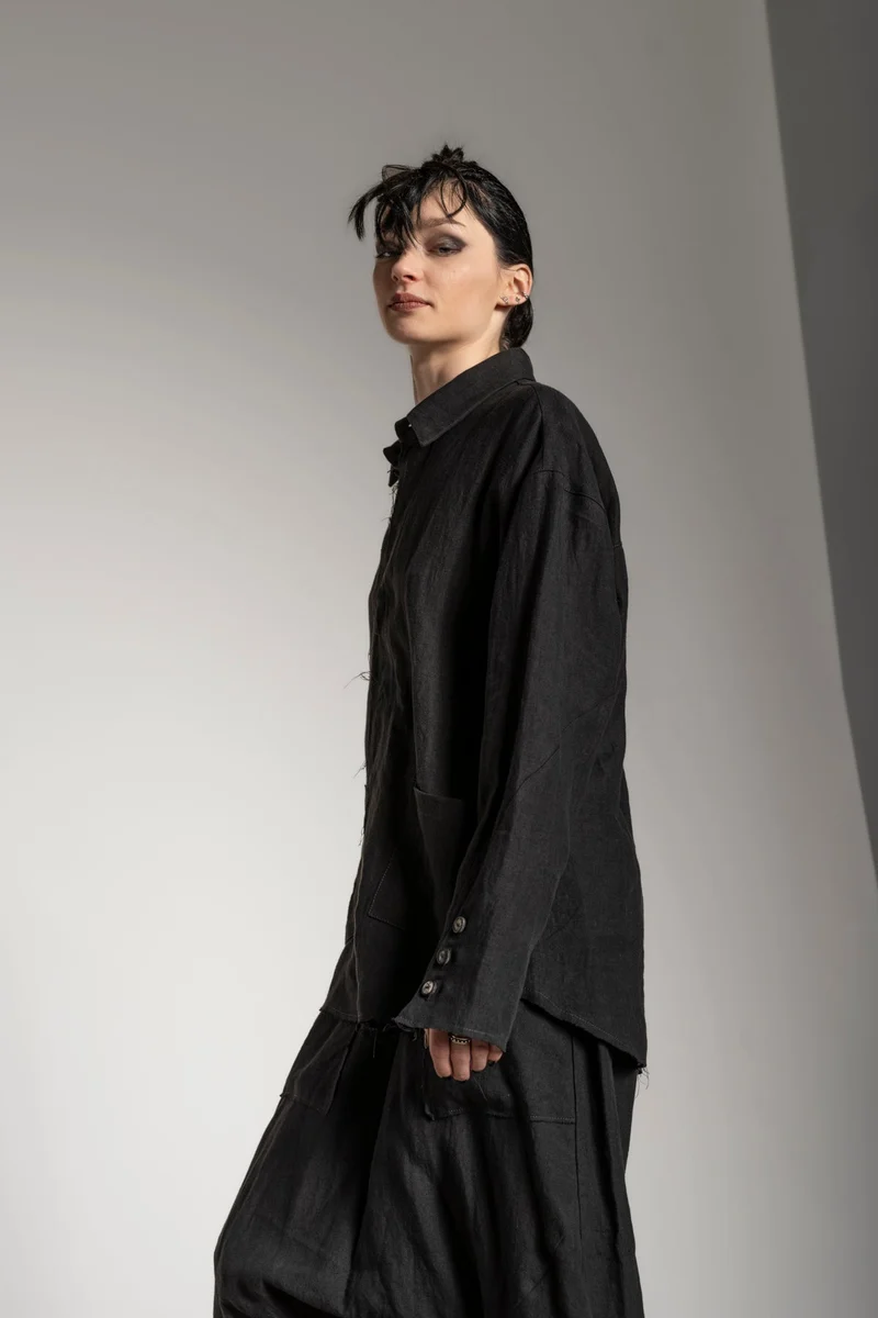eigensinnig wien | Thoreau | Designer Leinen Overshirt in Schwarz