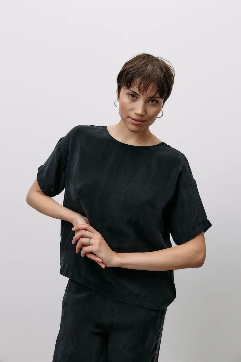 Woven Cupro Reversible Top - graphite - von Moya Kala