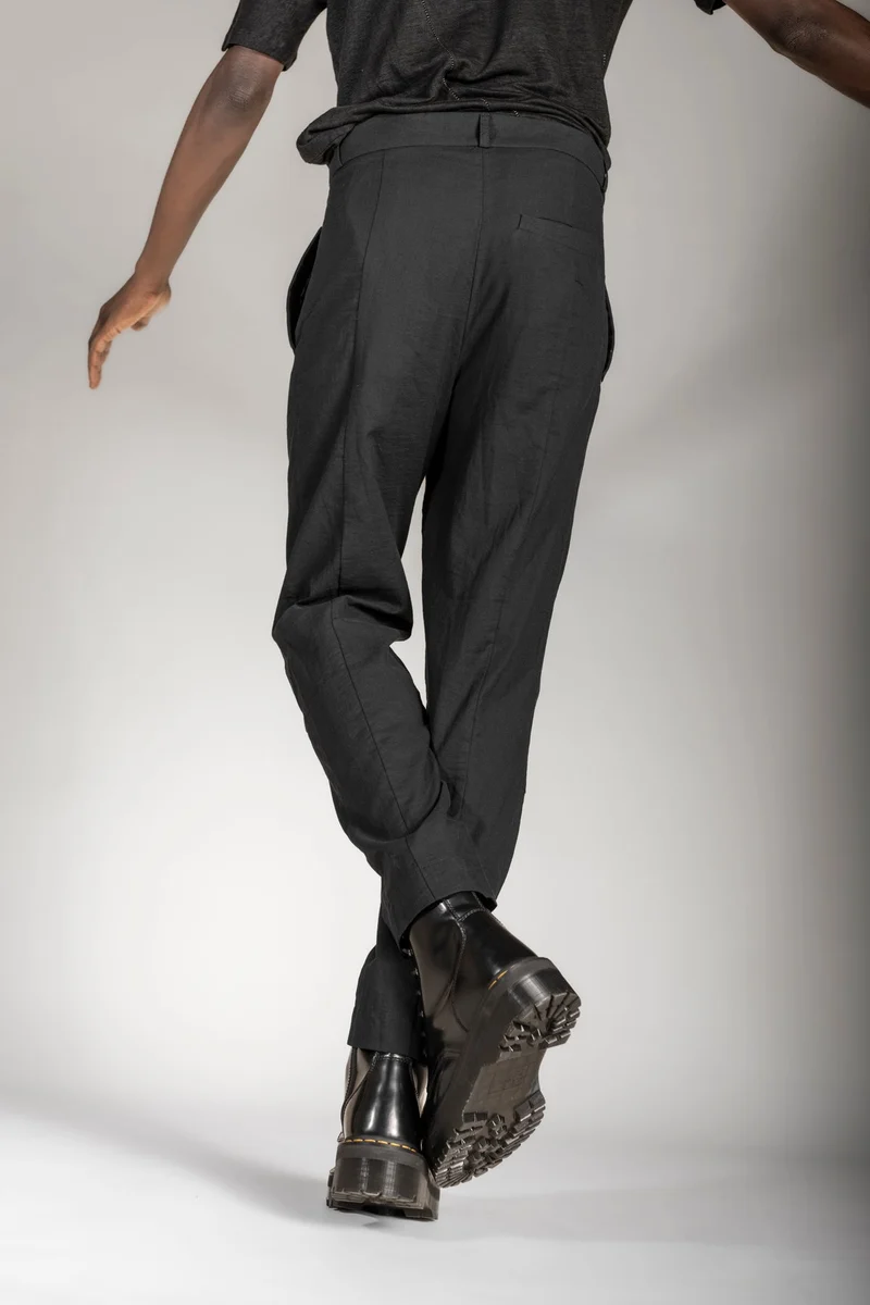 eigensinnig wien | Meinong | Schwarze Designerhose für Herren aus leichter Baumwolle