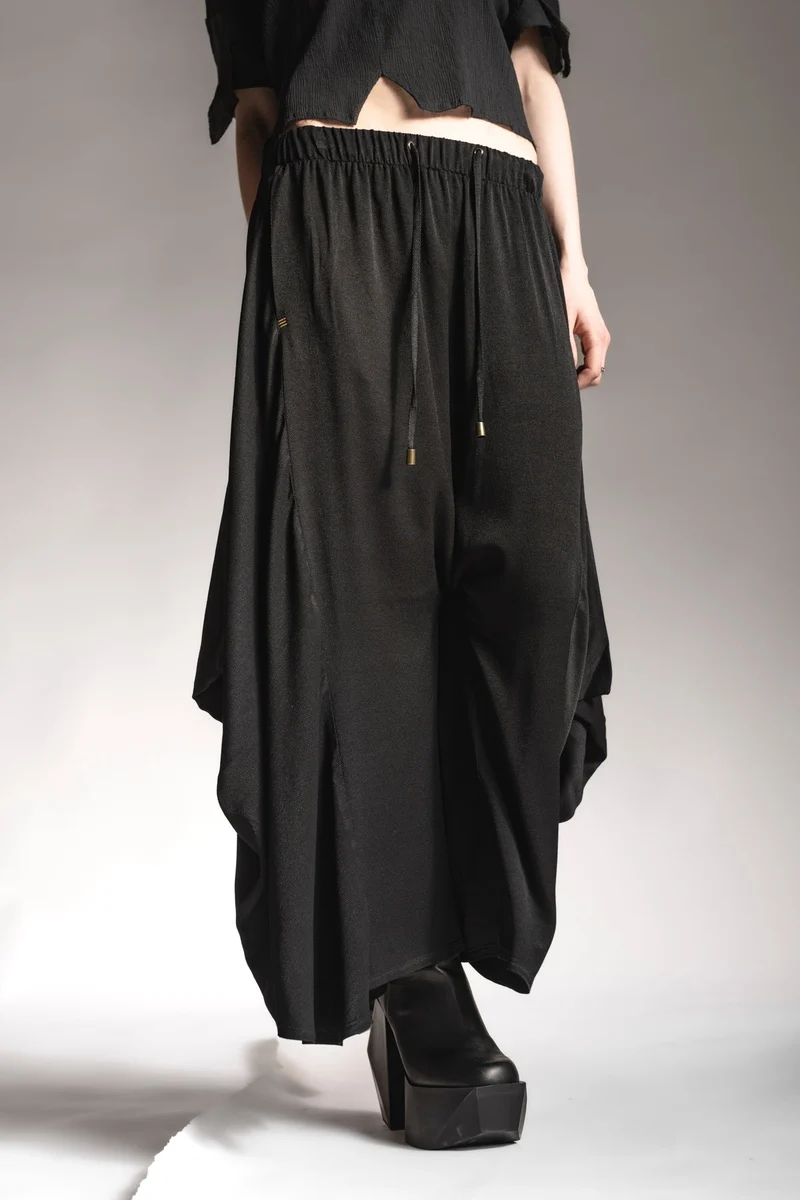 eigensinnig wien | Averroes | Eleganter Hosenrock in Schwarz