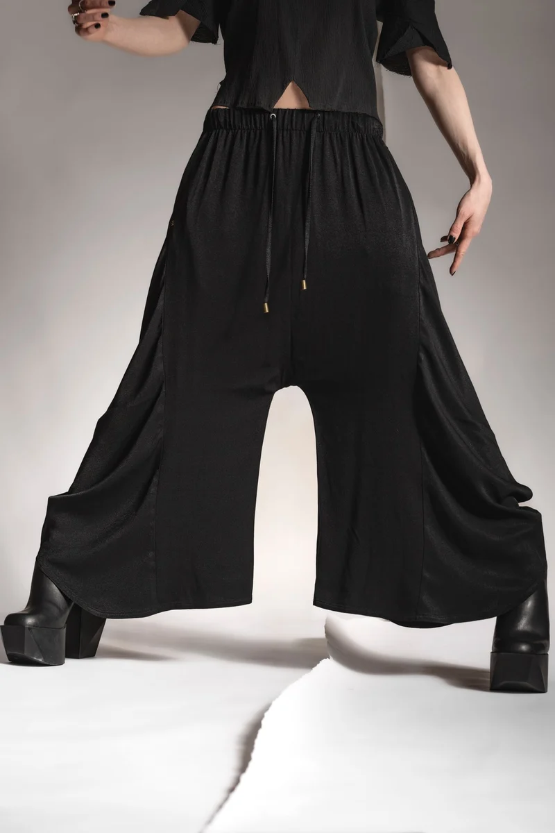 eigensinnig wien | Averroes | Eleganter Hosenrock in Schwarz