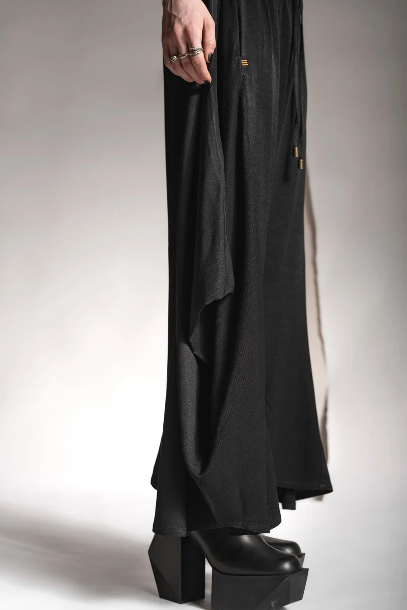 eigensinnig wien | Averroes | Eleganter Hosenrock in Schwarz
