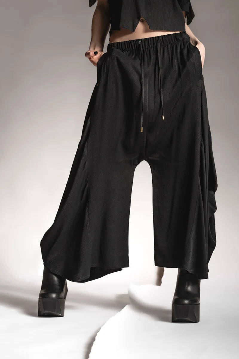 eigensinnig wien | Averroes | Eleganter Hosenrock in Schwarz