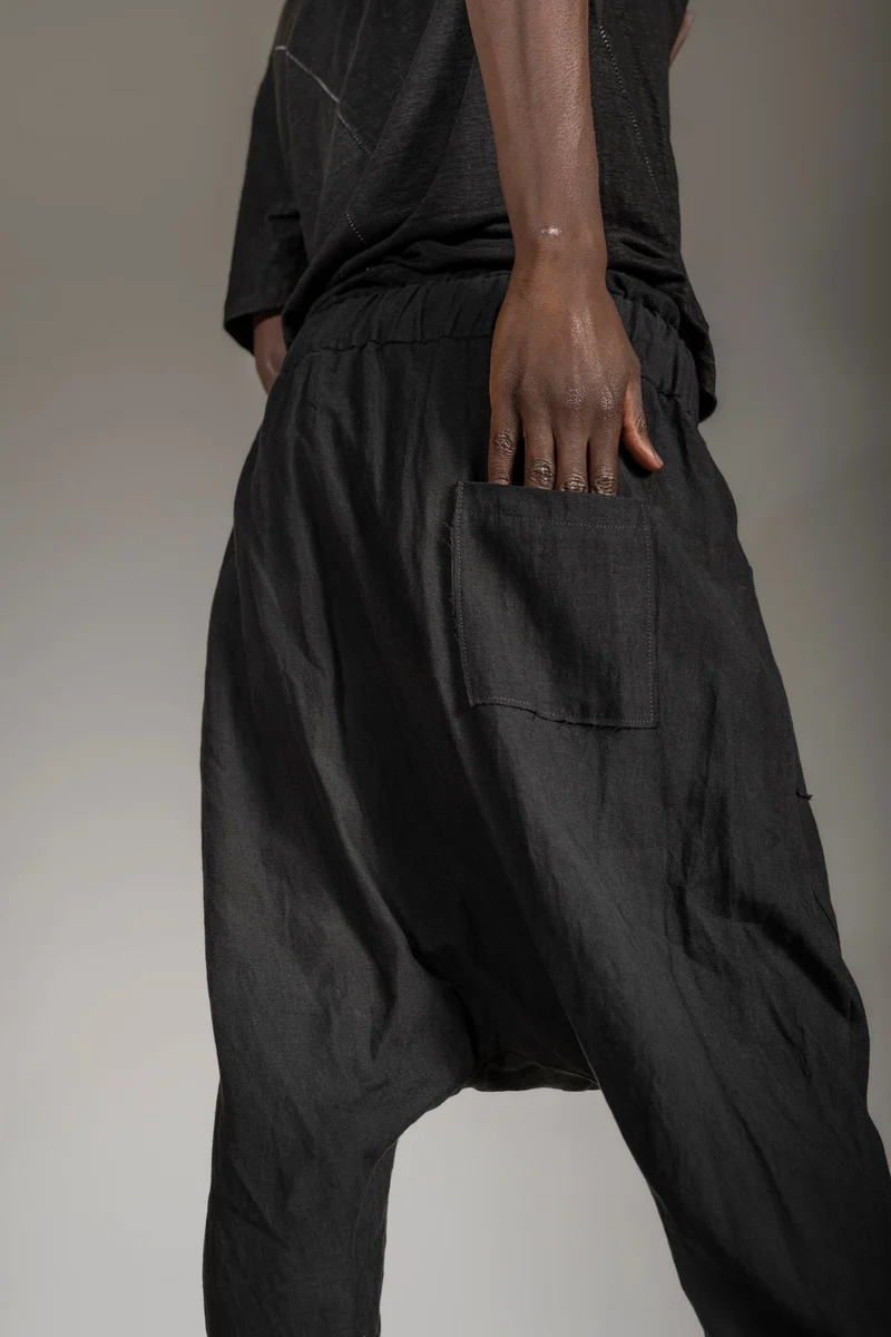 eigensinnig wien | Russell | Schwarze Designer Cropped Drop Crotch Pants aus Leinen