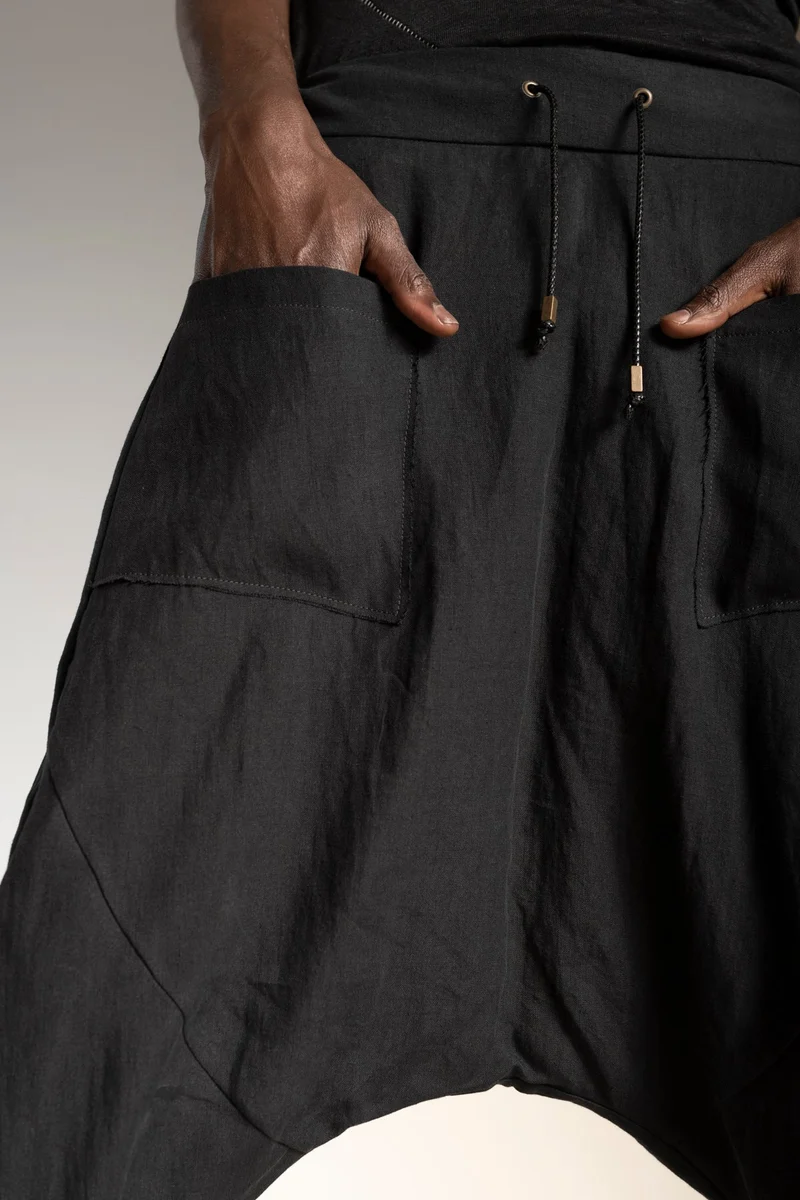 eigensinnig wien | Russell | Schwarze Designer Cropped Drop Crotch Pants aus Leinen