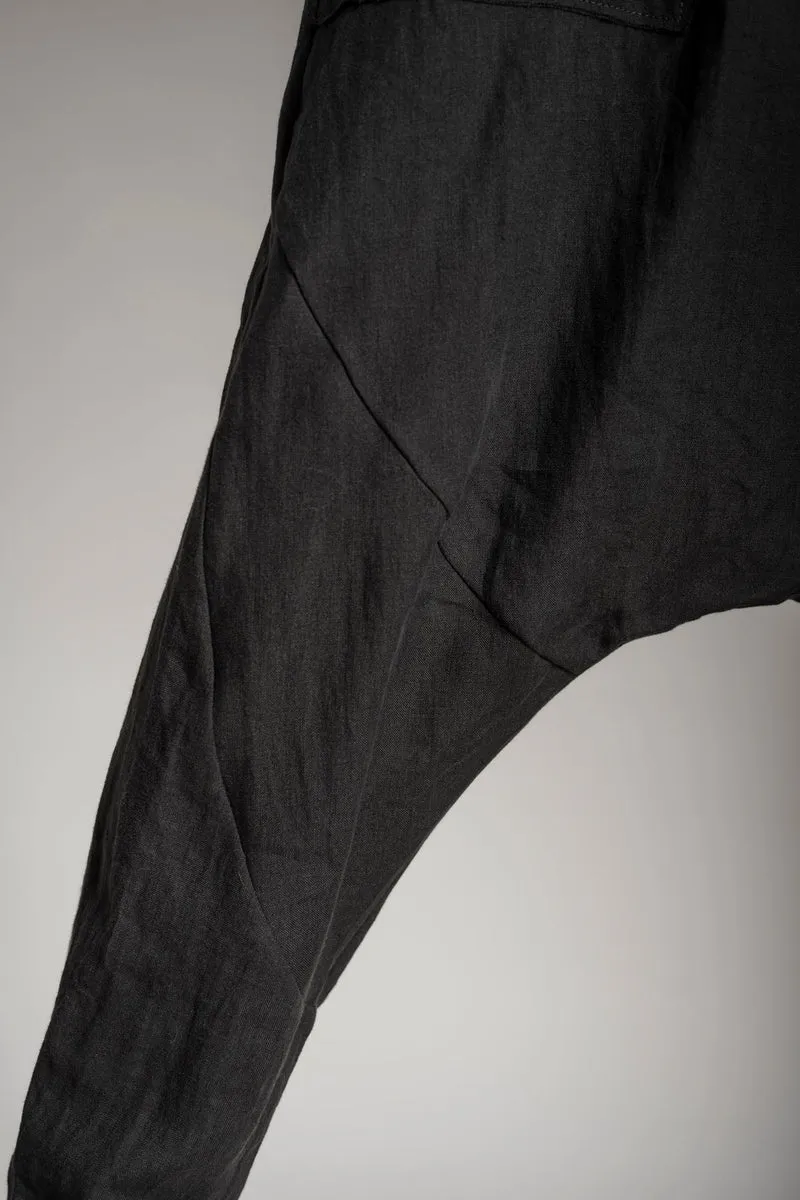 eigensinnig wien | Russell | Schwarze Designer Cropped Drop Crotch Pants aus Leinen