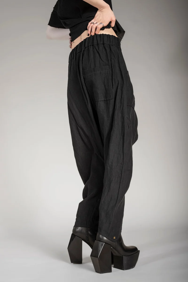 eigensinnig wien | Russell | Schwarze Designer Cropped Drop Crotch Pants aus Leinen