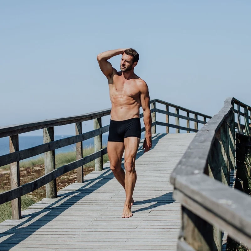 Schwarze Boxershorts aus recycelter Baumwolle von Bluebuck