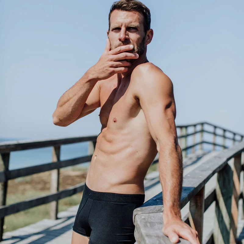 Schwarze Boxershorts aus recycelter Baumwolle von Bluebuck
