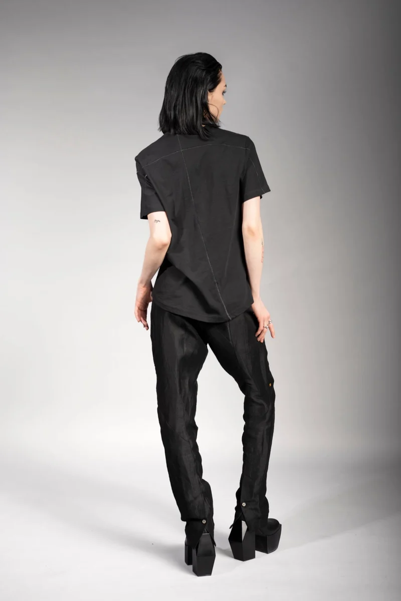 eigensinnig wien | Nevermind | Schwarzes hochwertiges T-Shirt aus Baumwolle