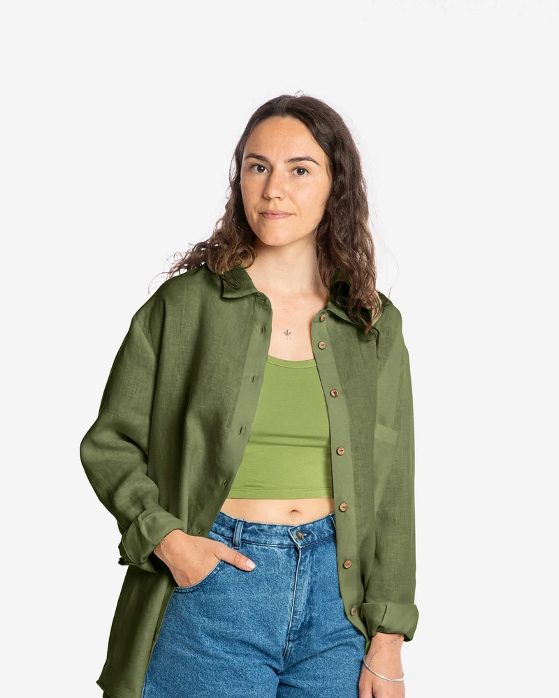 Olivgrünes Leinenhemd aus 100% Leinen von Matona