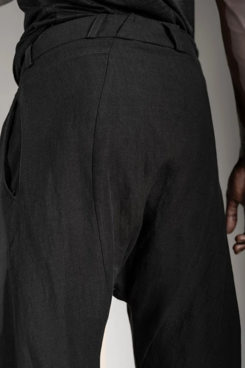 eigensinnig wien | Goethe | Schwarze Designer Bundfalten Drop Crotch Pants aus Leinen