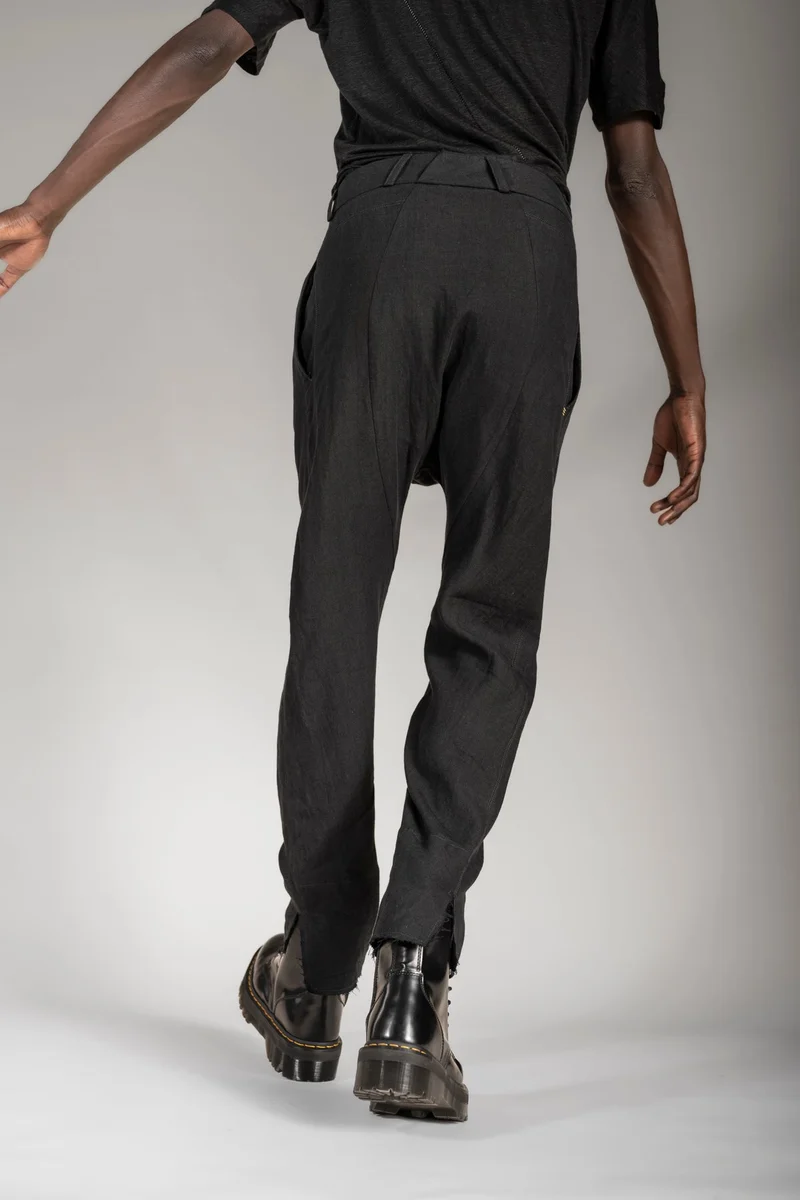 eigensinnig wien | Goethe | Schwarze Designer Bundfalten Drop Crotch Pants aus Leinen
