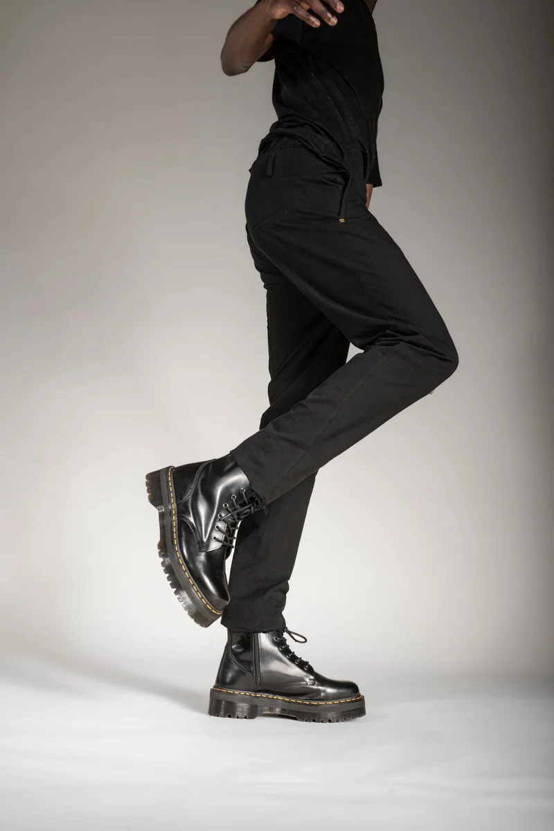 eigensinnig wien | Gropius | Schwarze Designer Slim Fit Chino Hose für Herren aus japanischer Baumwolle