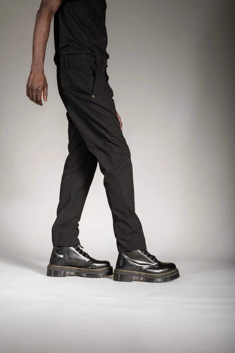 eigensinnig wien | Gropius | Schwarze Designer Slim Fit Chino Hose für Herren aus japanischer Baumwolle