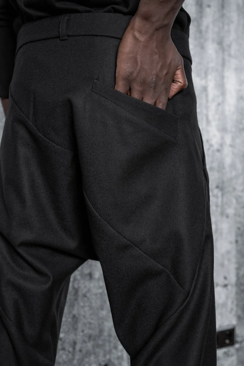 eigensinnig wien | Allegro | Elegante schwarze Baggy Anzughose für Herren aus Wolle