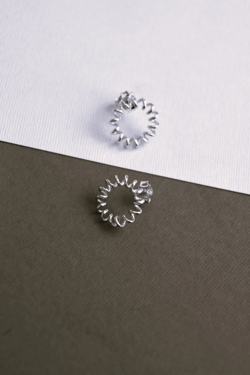SPIRA Molla Silver Flat Circle Ohrringe von V Design Lab