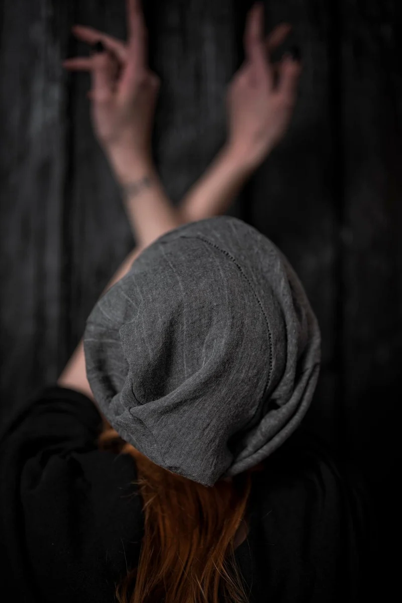 eigensinnig wien | Balint | Dünne Designer Mütze für Herren und Damen in Grau