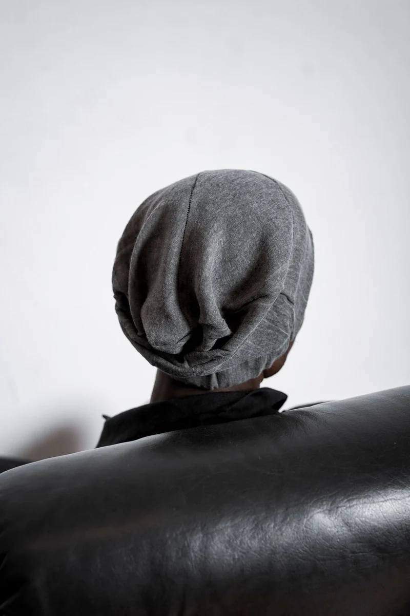 eigensinnig wien | Balint | Dünne Designer Mütze für Herren und Damen in Grau