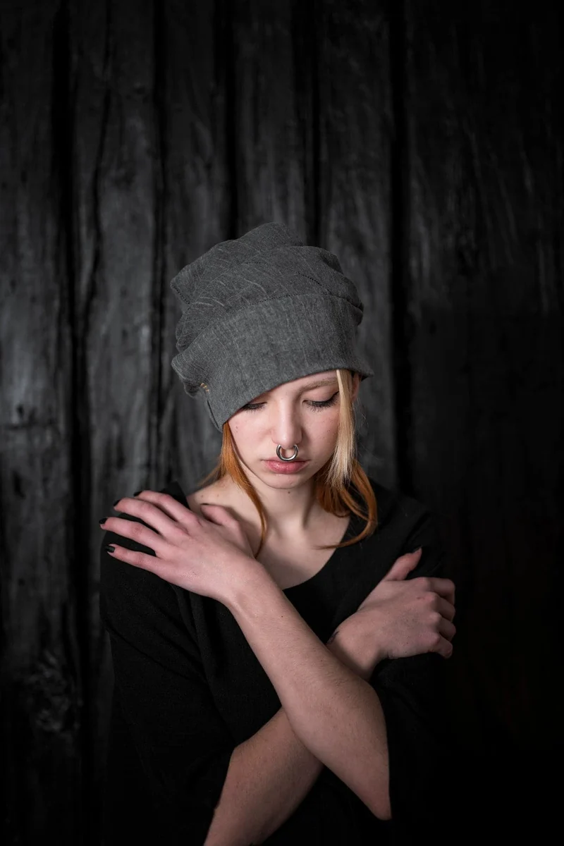 eigensinnig wien | Balint | Dünne Designer Mütze für Herren und Damen in Grau