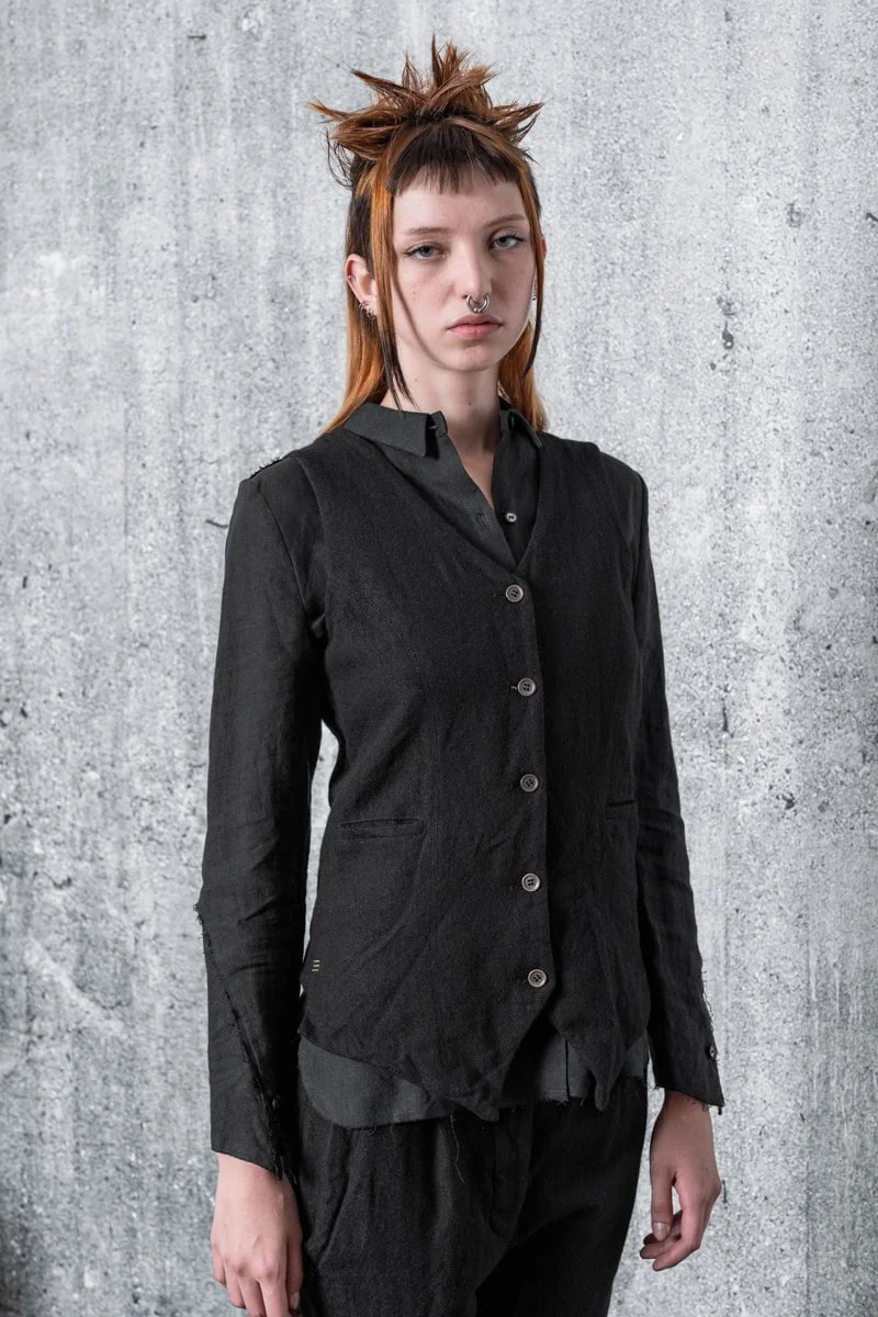 eigensinnig wien | Heller | Woll-Anzugweste für Damen in Schwarz im Winter
