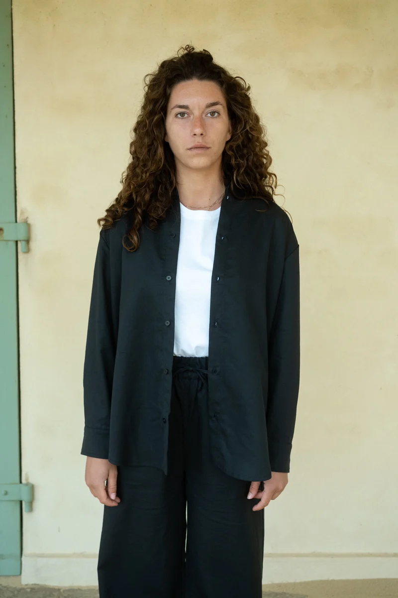 Dunkelblaues Hemd Brisa aus Leinen-Tencel von Salzwasser