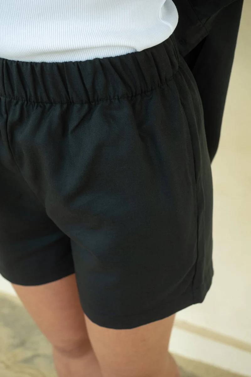 Dunkelblau Leinen-Shorts Luma aus Leinen-Tencel von Salzwasser