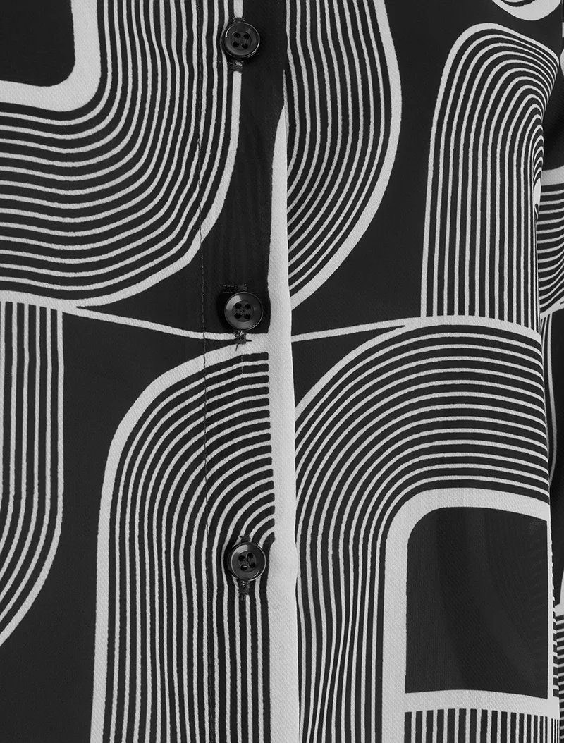 Transparente fließende Bluse mit grafischem Druck - Schwarz