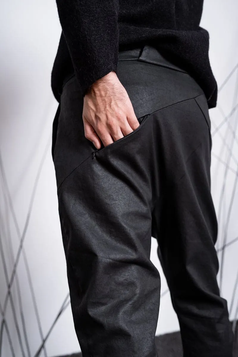 eigensinnig wien | Diderot | Dekonstruierte, beschichtete Hose in Schwarz