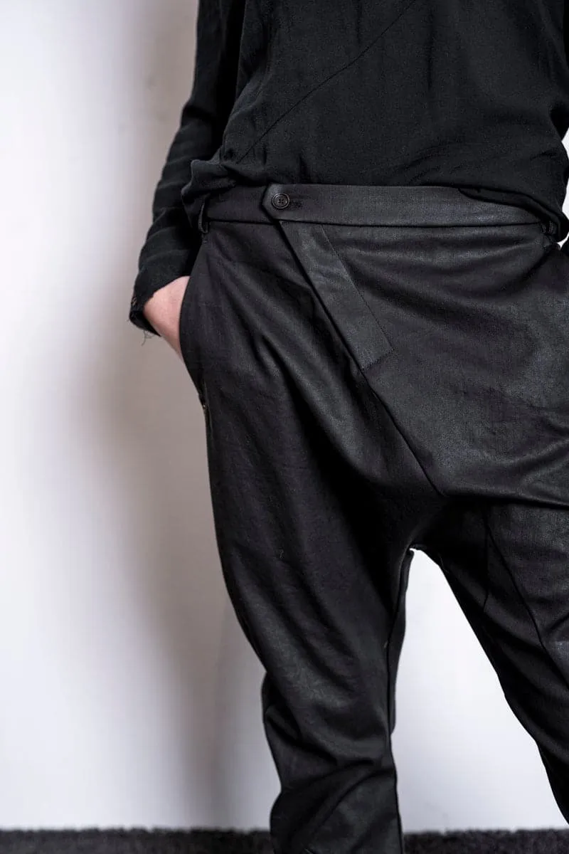 eigensinnig wien | Diderot | Dekonstruierte, beschichtete Hose in Schwarz