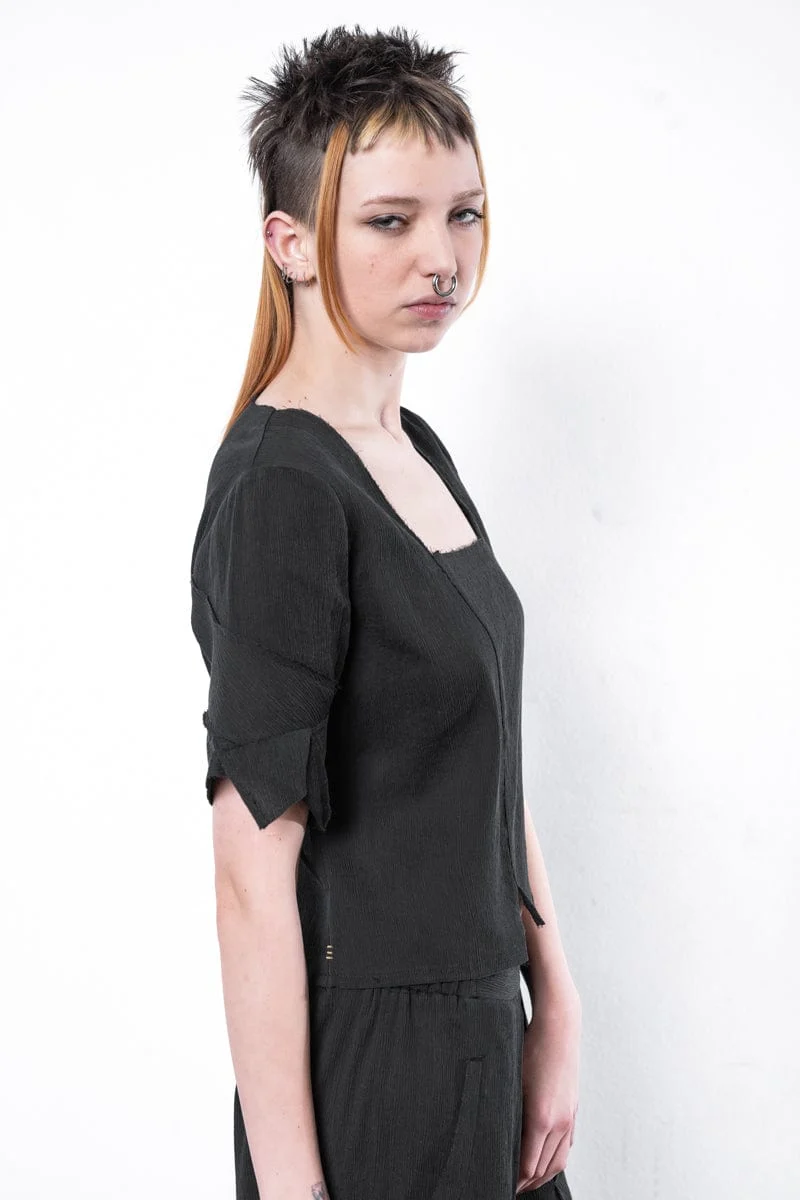 eigensinnig wien | Psyche | Damen Designer Seiden Crop-Top in Schwarz