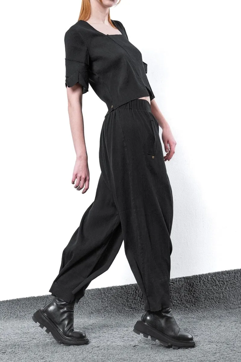 eigensinnig wien | Zephyr | Außergewöhnliche Plissee Hose für Damen und Herren in Schwarz
