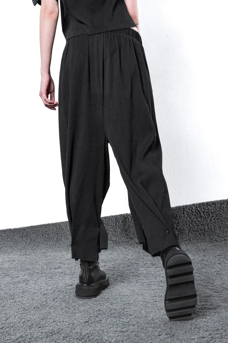 eigensinnig wien | Zephyr | Außergewöhnliche Plissee Hose für Damen und Herren in Schwarz